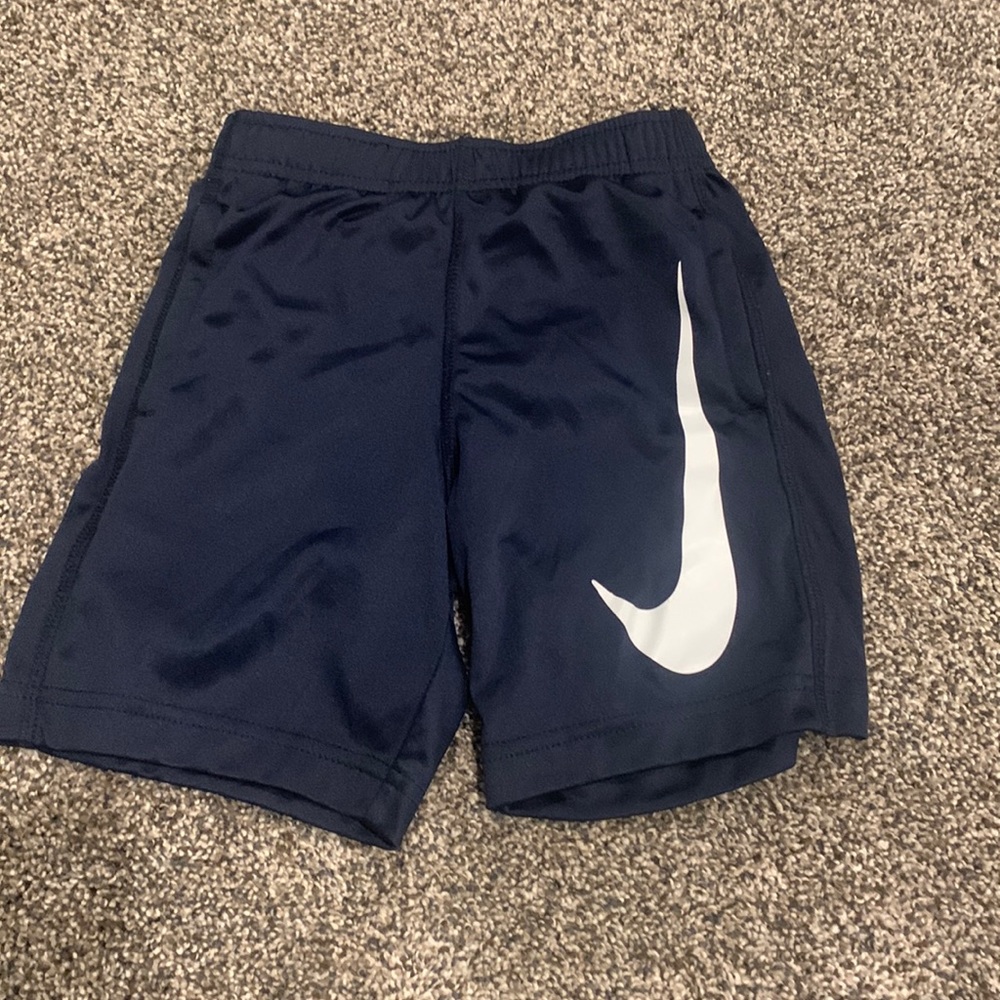 Boys Nike shorts size 6